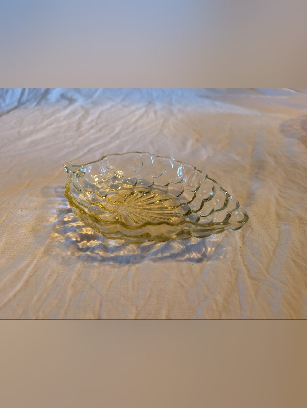 💥SALE 💥 Vintage Light yellow Pressed Glass grape Dish